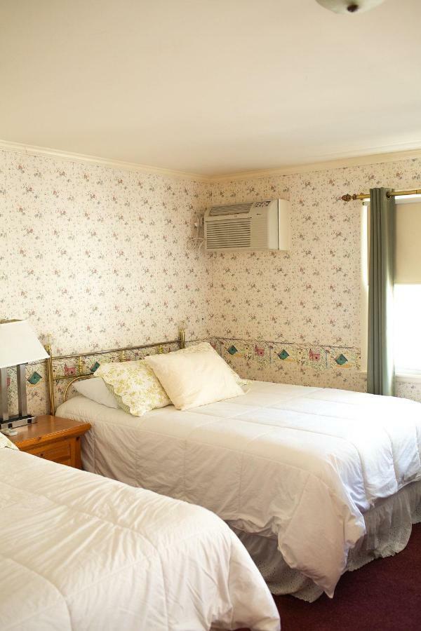 Inn At Iron Masters Lakeville Bagian luar foto