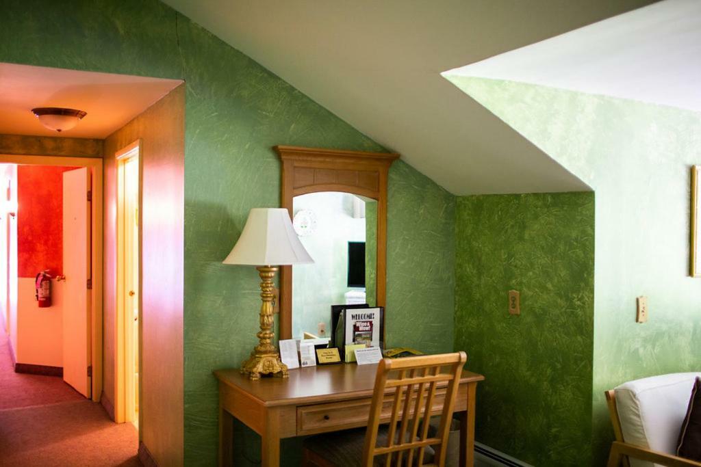 Inn At Iron Masters Lakeville Bagian luar foto
